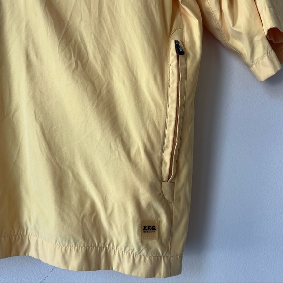 IZOD Yellow Quarter Zip Windbreaker Pullover Jacket Men’s Size S Mesh Lined - Picture 5 of 9